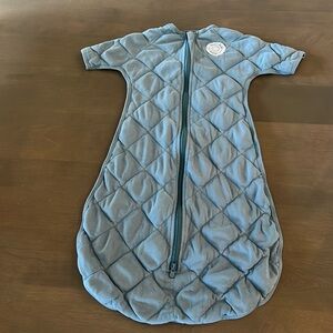 Dreamland Baby Weighted Swaddle
Size 6-9 months
15-21 pounds 
Color is blue